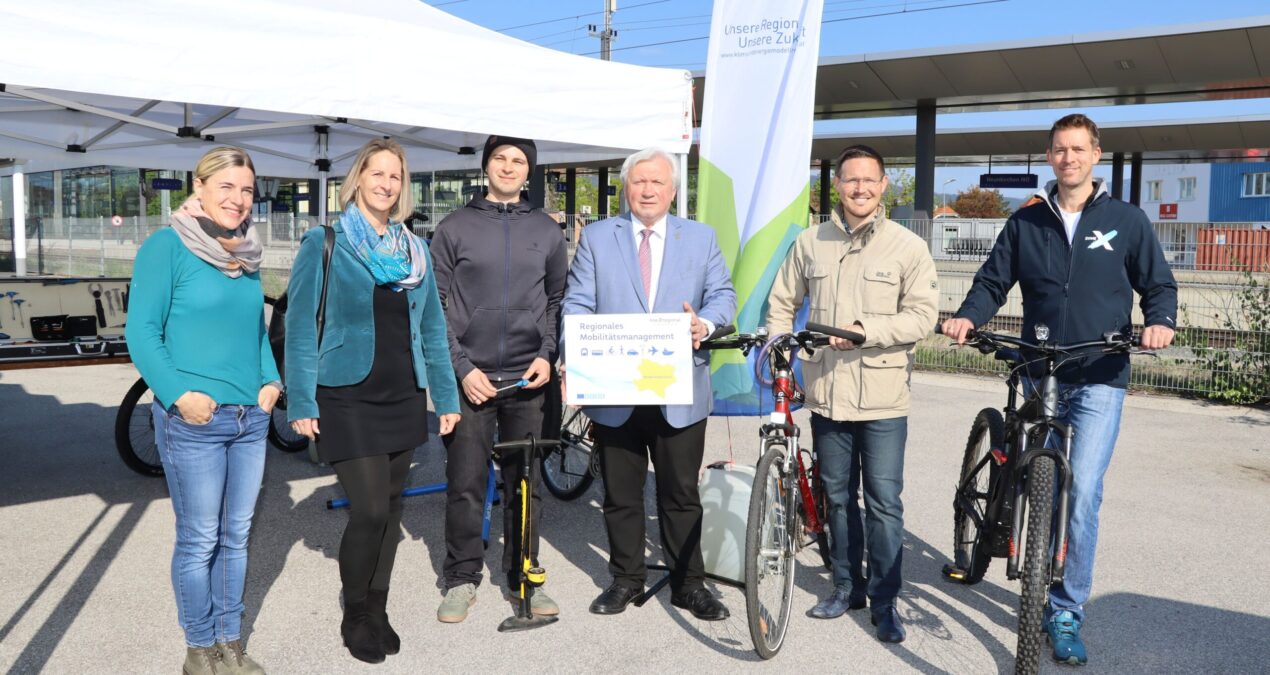 Radlreparaturtag am Bahnhof Neunkirchen