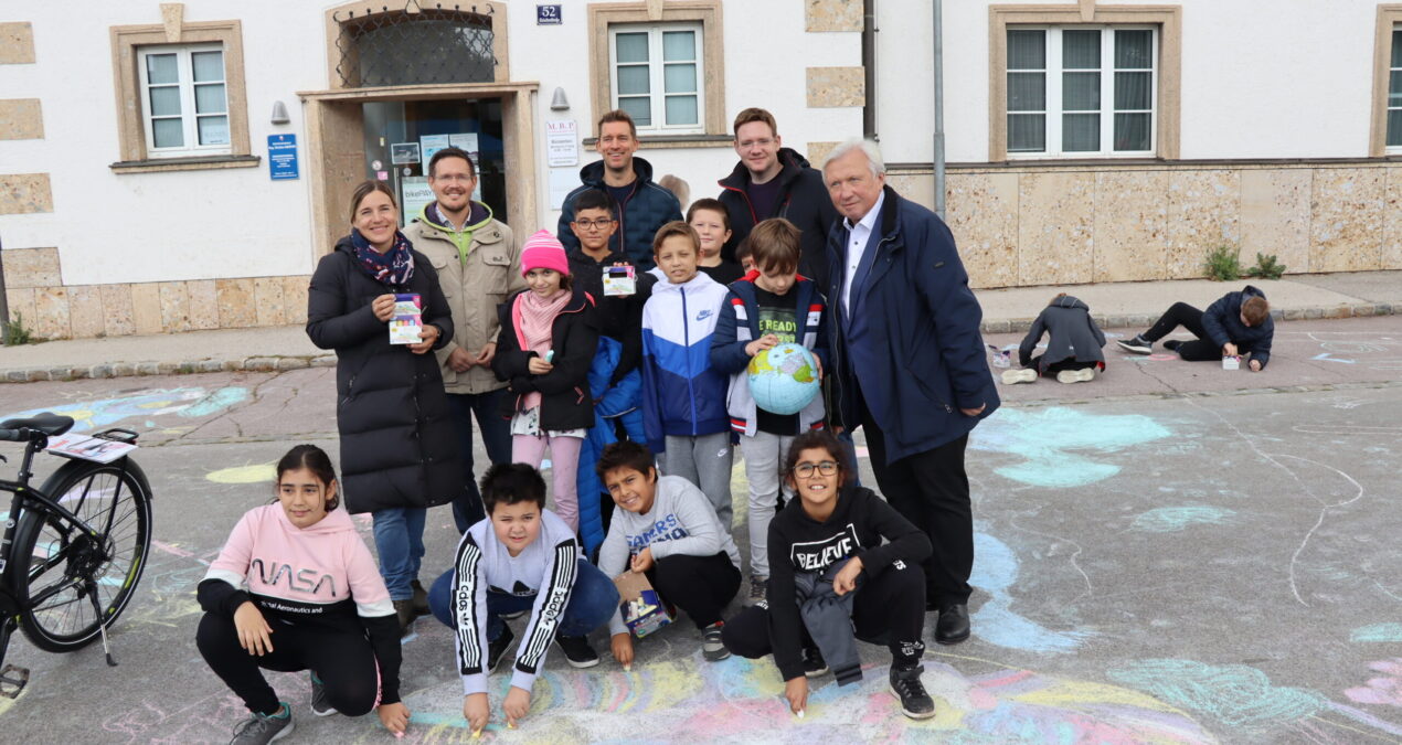 Kinder brachten Neunkirchner Triesterstraße zum Erblühen